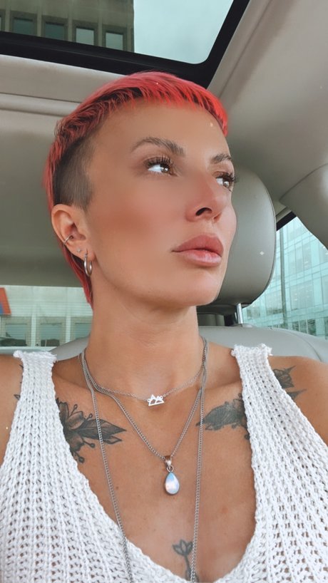 Foto di nudo di fuga di OnlyFans di Mila