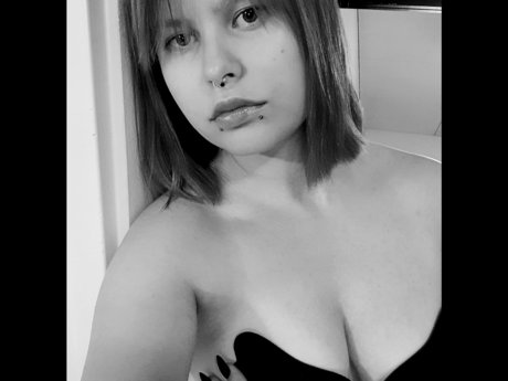 Foto di nudo di fuga di OnlyFans di Gothfulaspentress