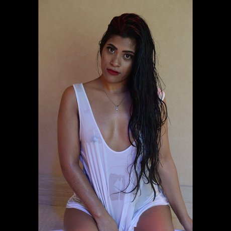 Foto di nudo di fuga di OnlyFans di Keshanializahh