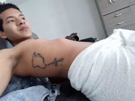 Foto di nudo di fuga di OnlyFans di Santiago Yaima