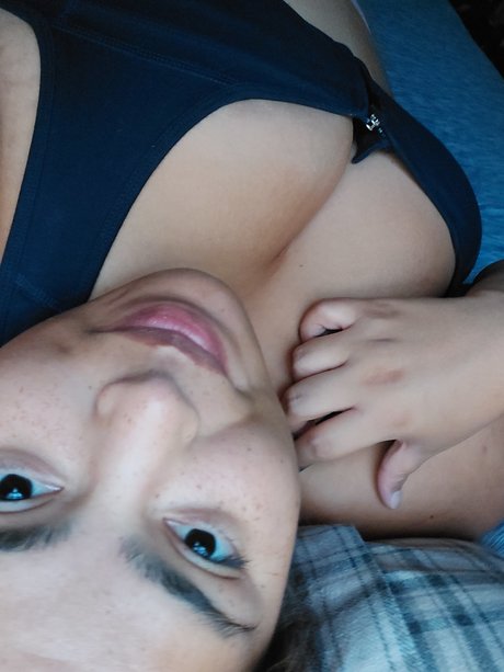 Foto di nudo di fuga di OnlyFans di Ari