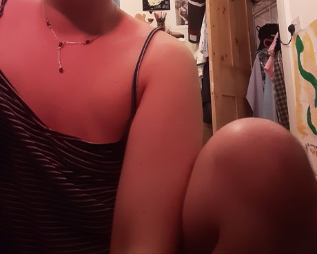 Foto di nudo di fuga di OnlyFans di Ezra
