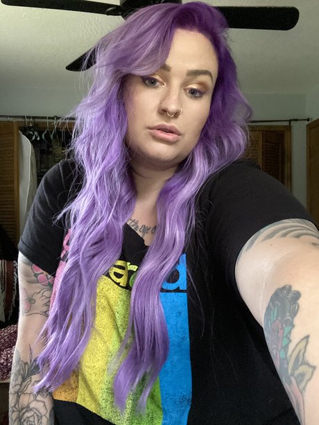 Foto di nudo di fuga di OnlyFans di Purple Glitter Goddess