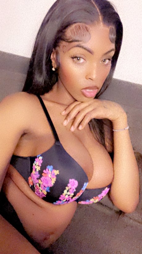 Foto di nudo di fuga di OnlyFans di Tiara Vixen