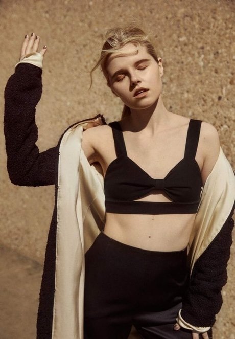 Ana Mulvoy Ten