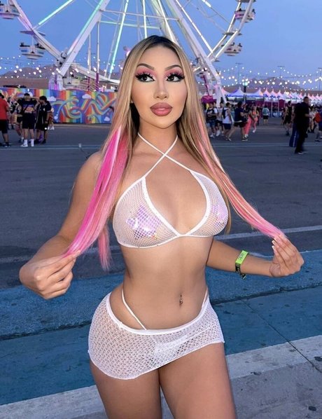 Foto di nudo di fuga di OnlyFans di Sabrina Agarie