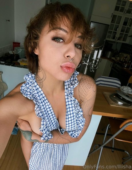 Foto di nudo di fuga di OnlyFans di Lllisha
