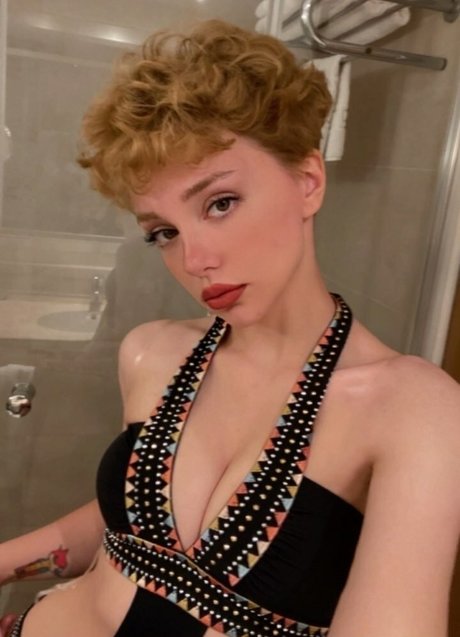 Foto di nudo di fuga di OnlyFans di Mervepery