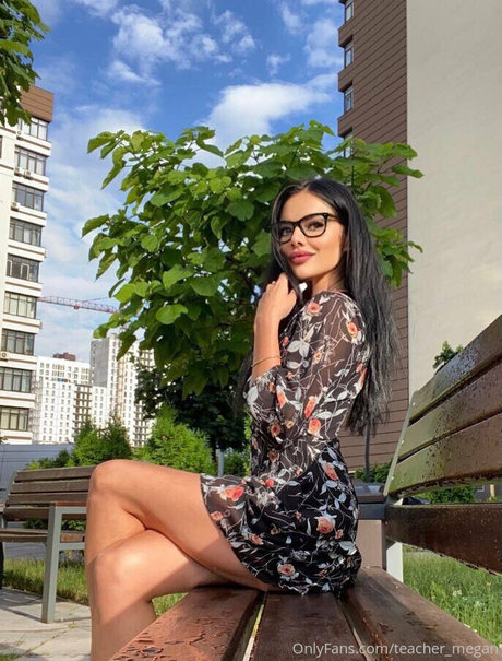 Foto di nudo di fuga di OnlyFans di Teachmeamy