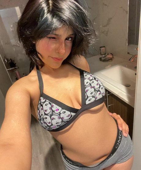 Foto di nudo di fuga di OnlyFans di Dhawani Chugh
