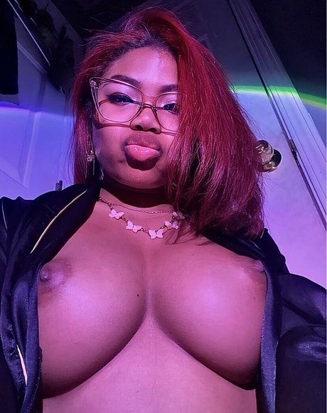 Foto di nudo di fuga di OnlyFans di El3phanttittyz