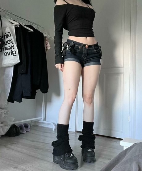 Foto di nudo di fuga di OnlyFans di Mirukurum
