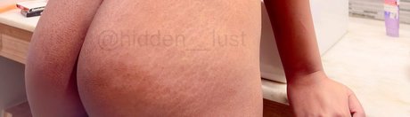 Foto di nudo di fuga di OnlyFans di Hidden Lust