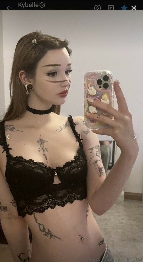 Foto di nudo di fuga di OnlyFans di Kybelle