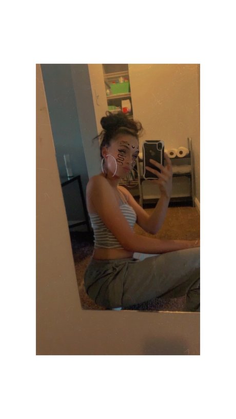 Foto di nudo di fuga di OnlyFans di Donna
