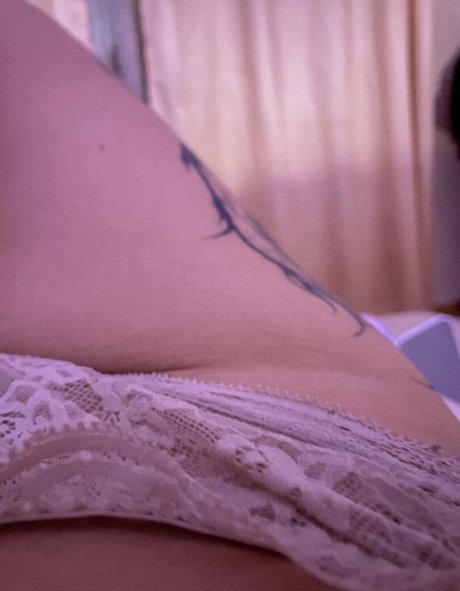 Foto di nudo di fuga di OnlyFans di Scarletspyada