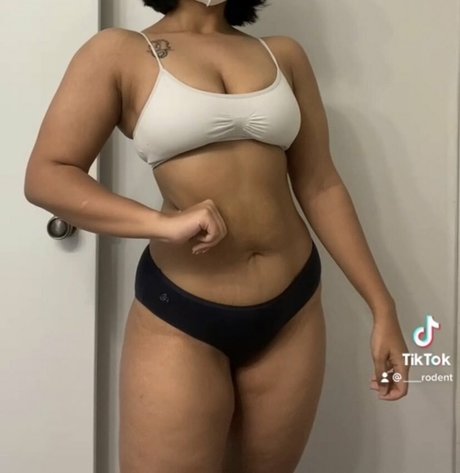 Foto di nudo di fuga di OnlyFans di Fwoingus