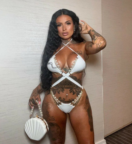 Foto di nudo di fuga di OnlyFans di Tatubaby