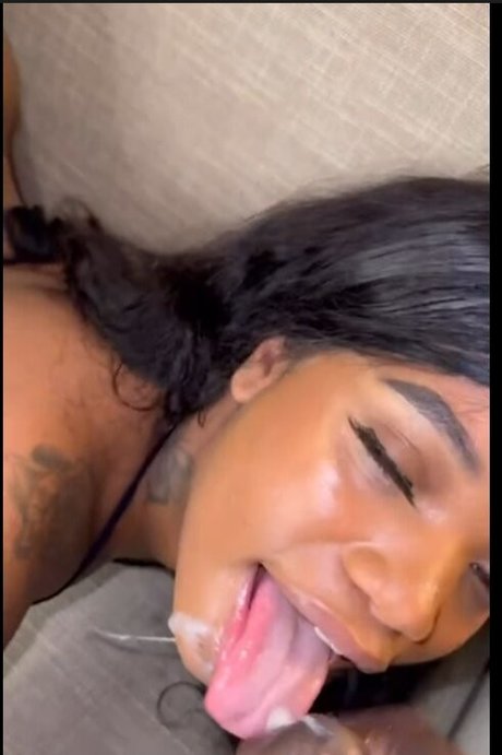Foto di nudo di fuga di OnlyFans di Millidadonn