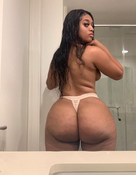 Foto di nudo di fuga di OnlyFans di Nynyirene1