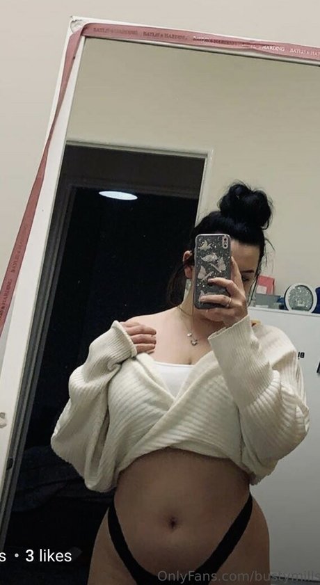 Foto di nudo di fuga di OnlyFans di Bustymills