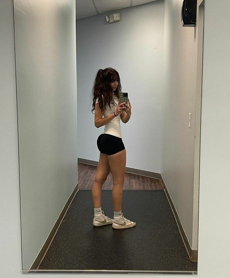 Foto di nudo di fuga di OnlyFans di Overtaaa