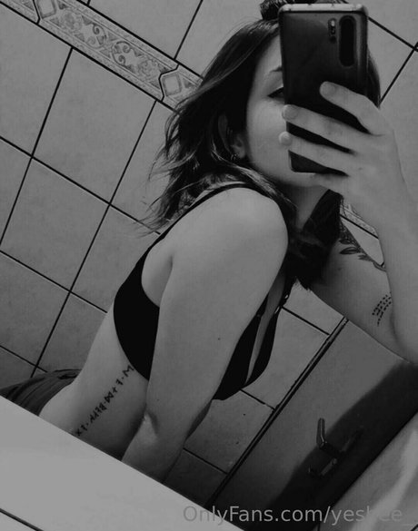 Foto di nudo di fuga di OnlyFans di Amanda Atkinson