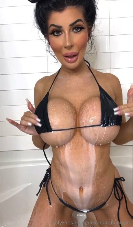 Foto di nudo di fuga di OnlyFans di Alexandra Bunny