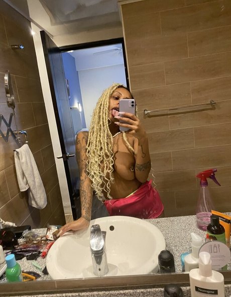 Foto di nudo di fuga di OnlyFans di Softnunu