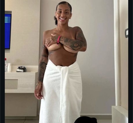 Foto di nudo di fuga di OnlyFans di Paigey Cakey