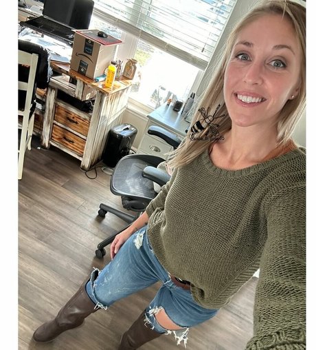 Foto di nudo di fuga di OnlyFans di Becca Digirolamo