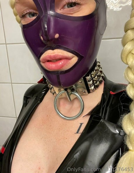 Foto di nudo di fuga di OnlyFans di Swerubberdoll