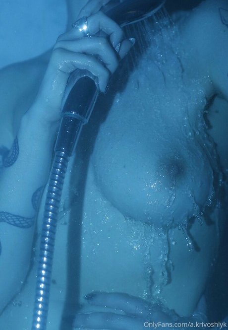 Foto di nudo di fuga di OnlyFans di Akrivoshlyk