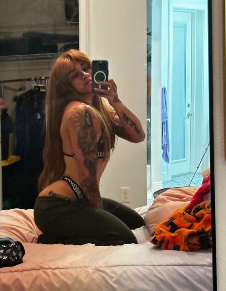 Foto di nudo di fuga di OnlyFans di Poofballdemon