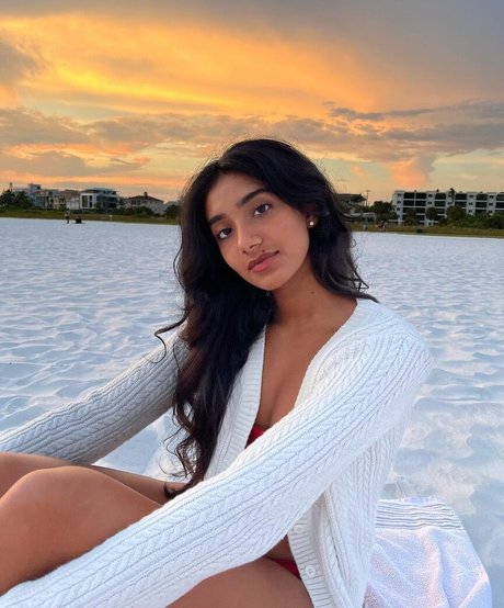 Foto di nudo di fuga di OnlyFans di Maya Mayanalluri