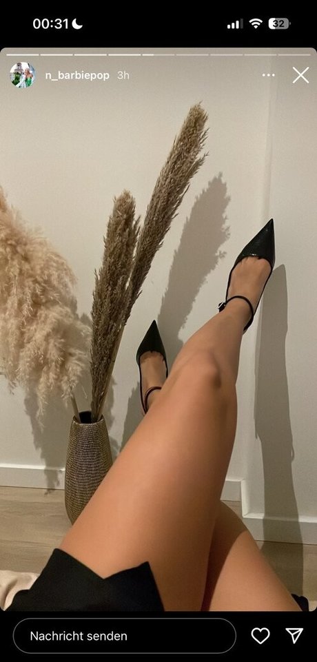 Allaboutfeetandnylons