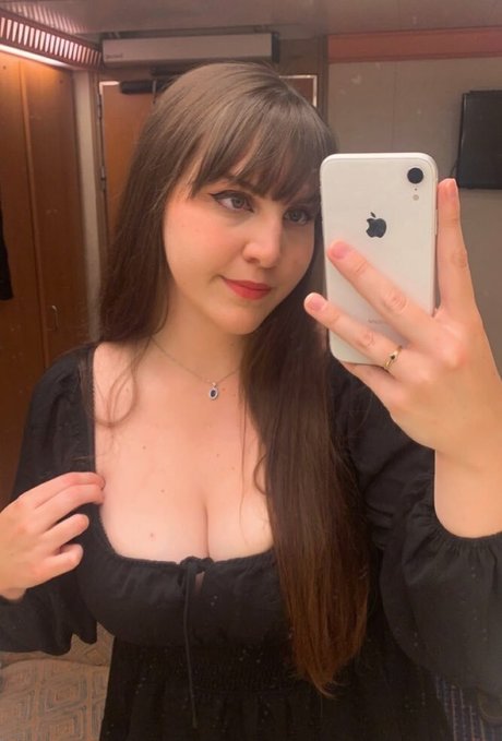 Foto di nudo di fuga di OnlyFans di Cowsismite