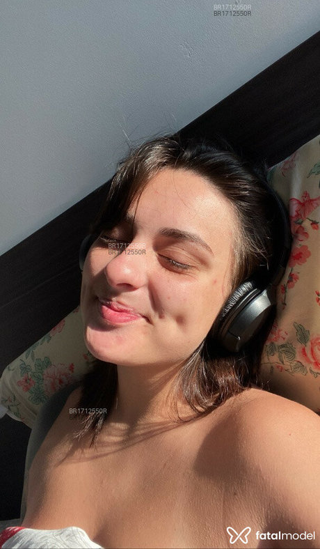 Foto di nudo di fuga di OnlyFans di Senhoritaisasilva