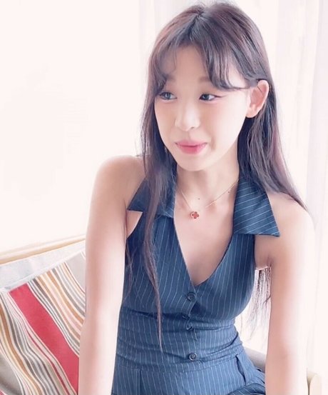 Foto di nudo di fuga di OnlyFans di Mdxiang1822012