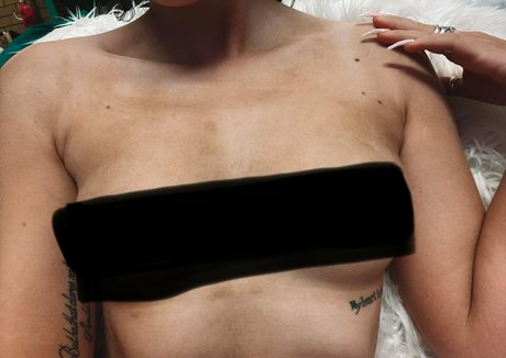 Foto di nudo di fuga di OnlyFans di Caitlin Mcconville