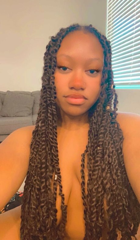 Foto di nudo di fuga di OnlyFans di Blaxkbunny