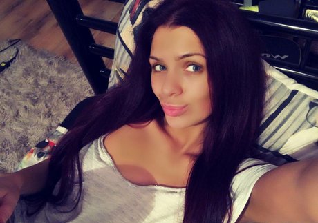 Foto di nudo di fuga di OnlyFans di Iasmina Roxana