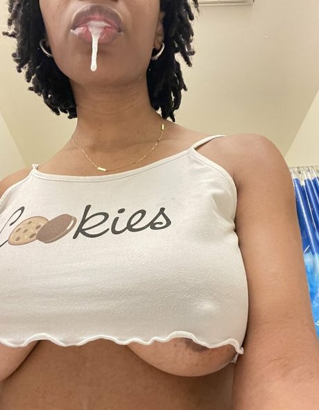 Foto di nudo di fuga di OnlyFans di Strawberrybubbles