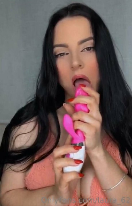 Foto di nudo di fuga di OnlyFans di Laura62
