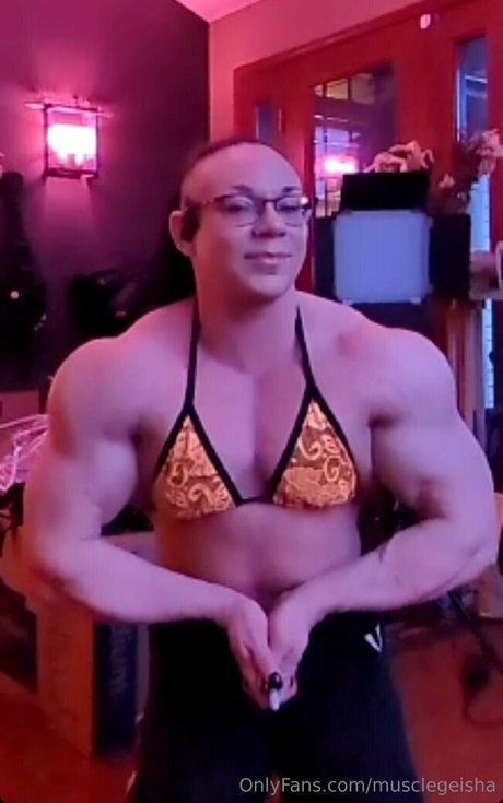 Foto di nudo di fuga di OnlyFans di Musclegeisha