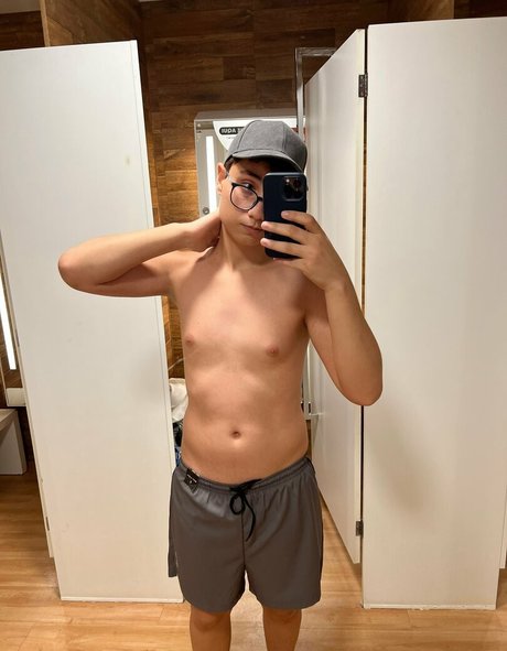 Foto di nudo di fuga di OnlyFans di Lukecinnabun