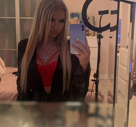Foto di nudo di fuga di OnlyFans di Lily Mcalpine