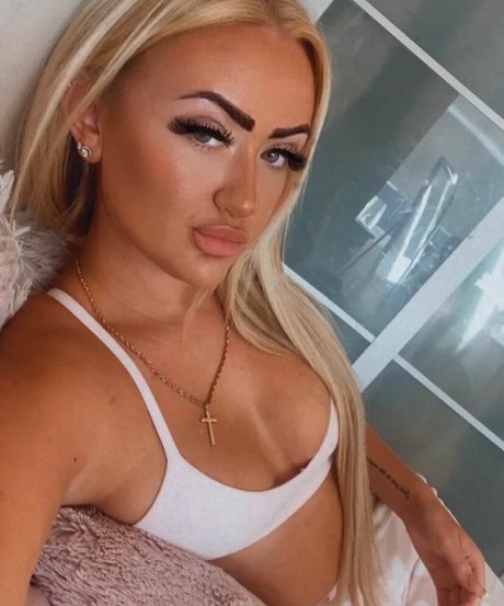Foto di nudo di fuga di OnlyFans di Lily Mcalpine