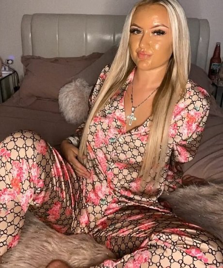 Foto di nudo di fuga di OnlyFans di Lily Mcalpine