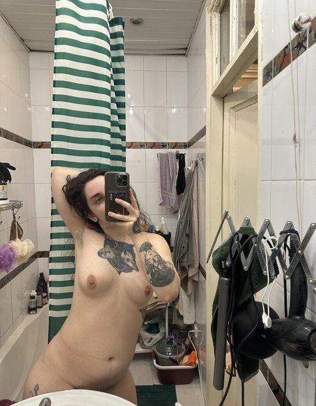 Foto di nudo di fuga di OnlyFans di Lilydavay